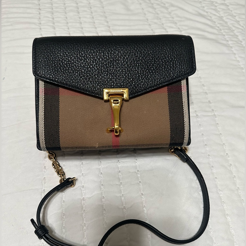 Burberry Macken bag 
Strap is leather and chain